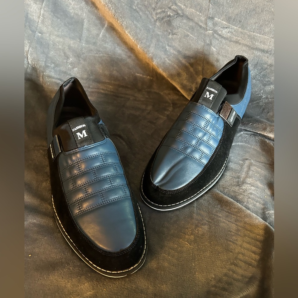 New never worn Men’s size 12 1/2 Fashion M blue athletic shoe.